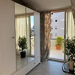 Apartament Komuna E Parisit Qendra Kristal Center