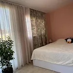 Apartament Komuna E Parisit Qendra Kristal Center