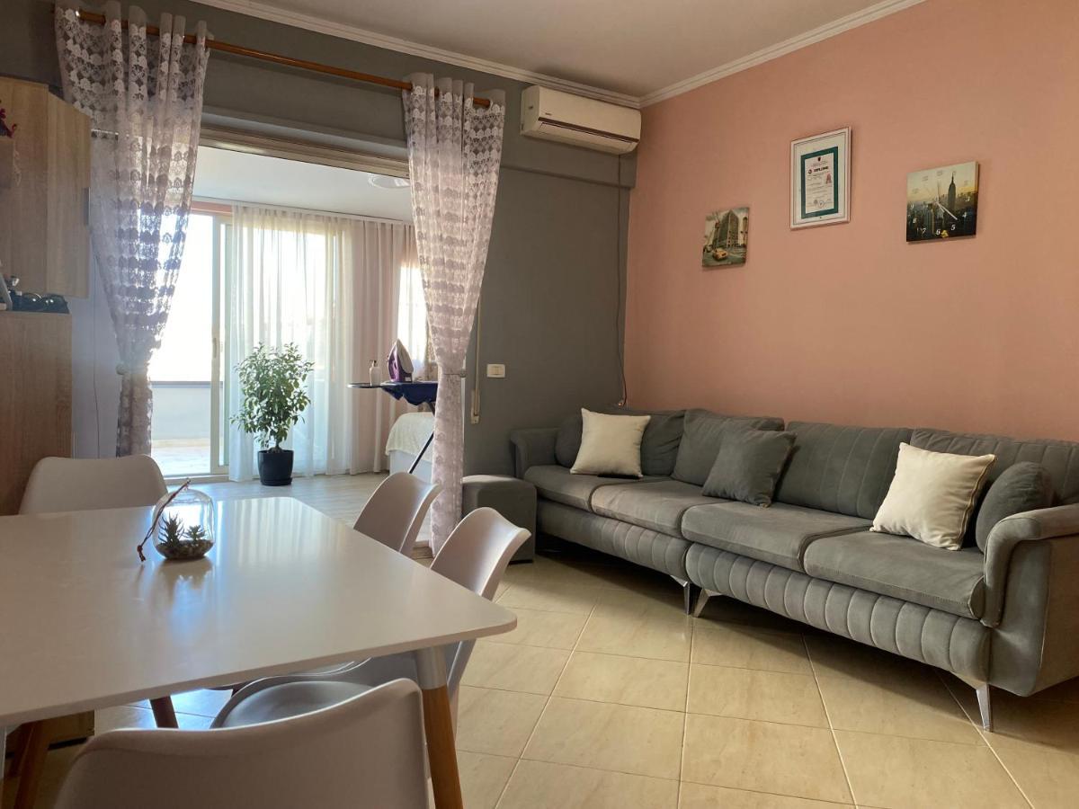 Apartament Komuna E Parisit Qendra Kristal Center Apartamento