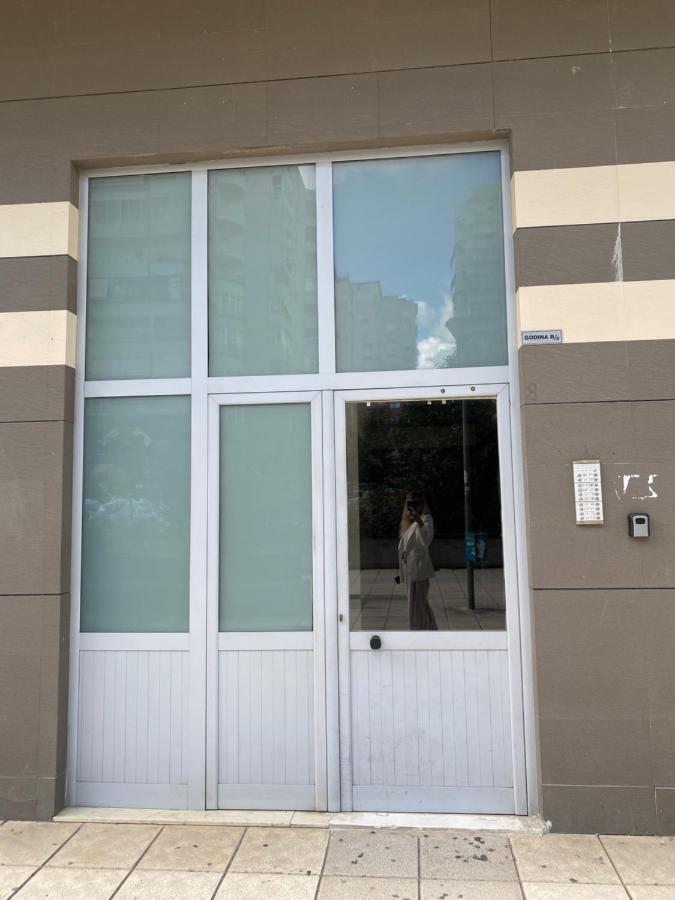 Apartament Komuna E Parisit Qendra Kristal Center